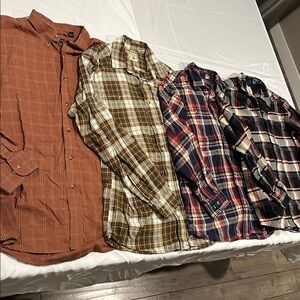 EUC mens Large button down plaid shirt bundle (4 shirts)
